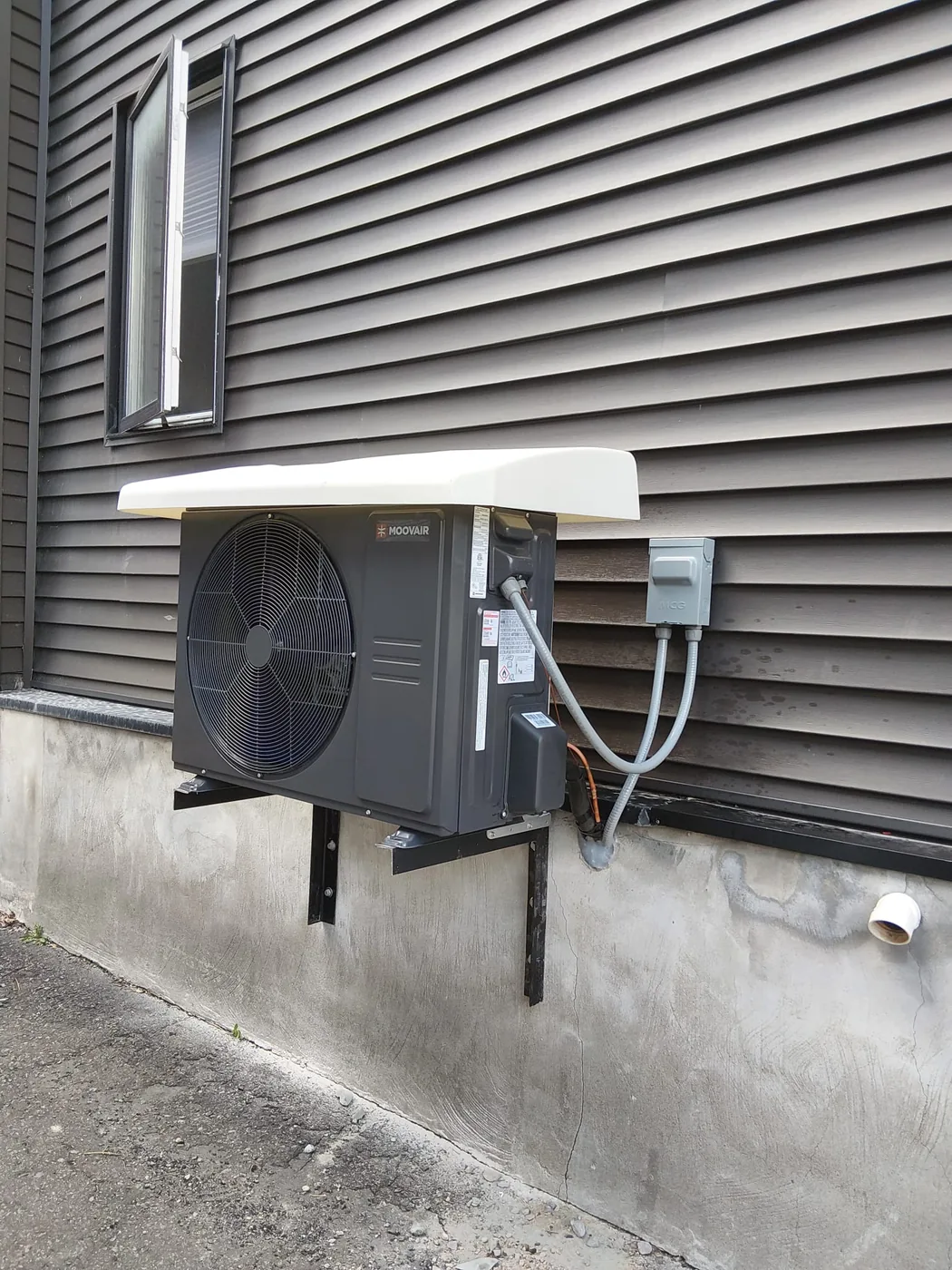 Central MOOV cold-climate heat pump installed at a Nepean home