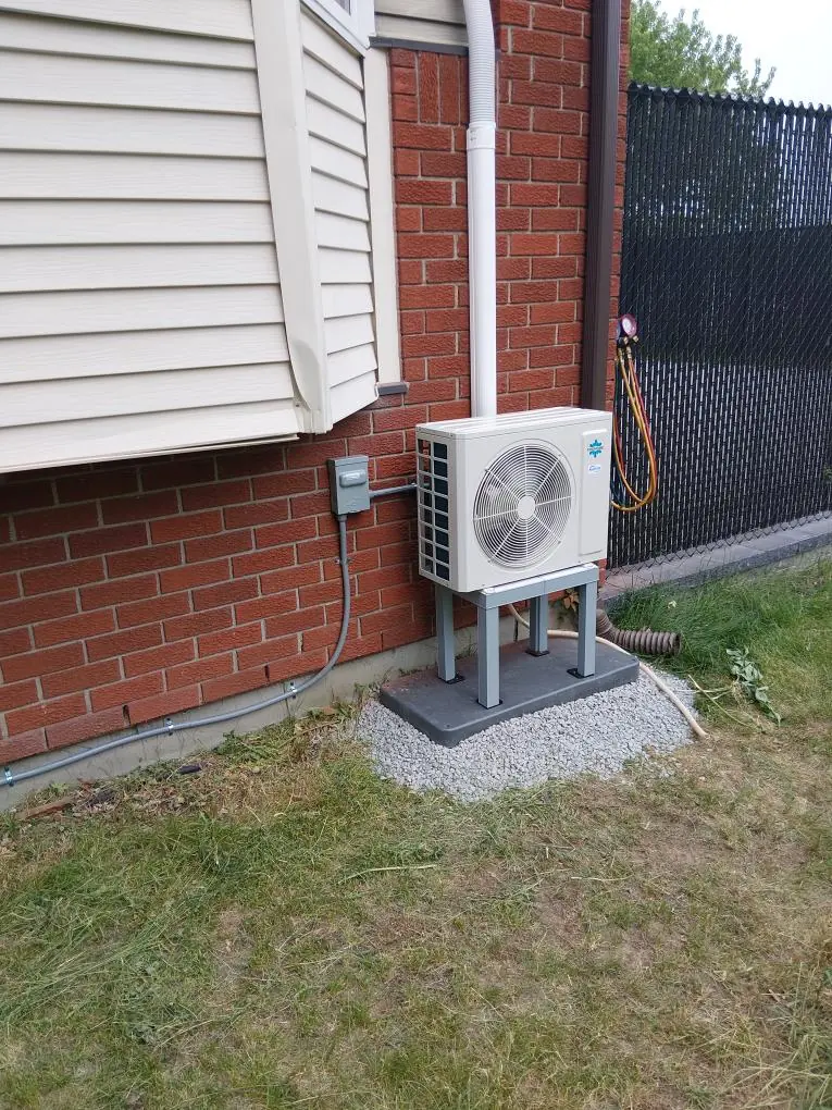 Ductless heat pump installed at an Eastern Ontario home