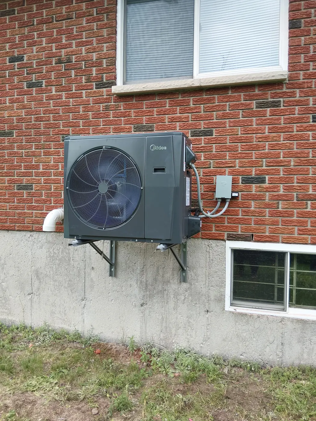Midea cold-climate heat pump installed in Carp